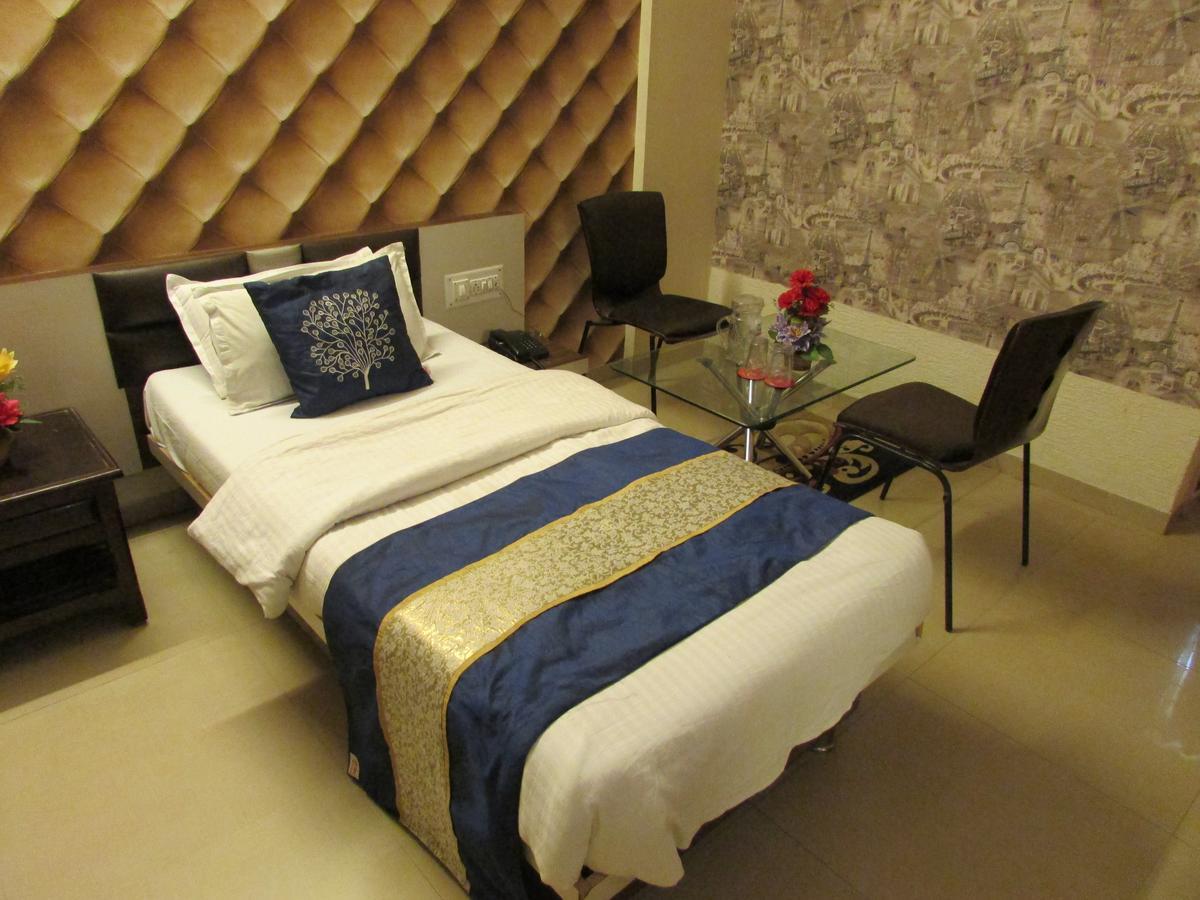 Hotel Neelkanth Residency Gandhinagar Exterior foto