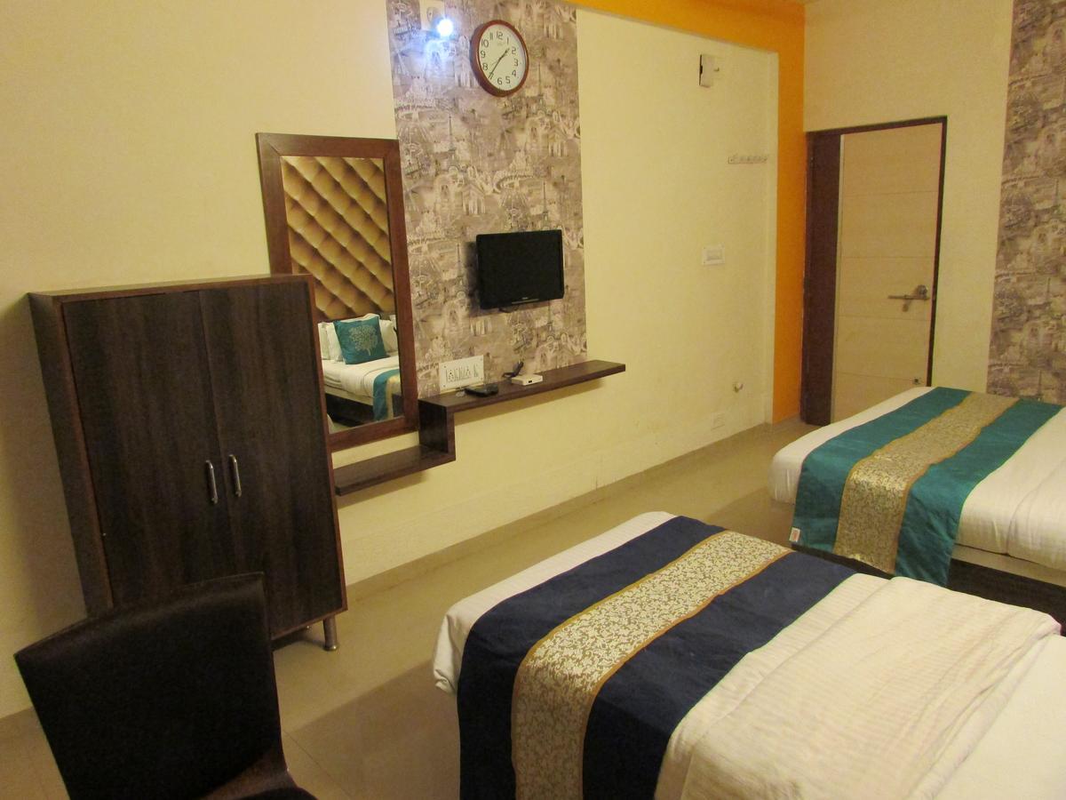 Hotel Neelkanth Residency Gandhinagar Exterior foto